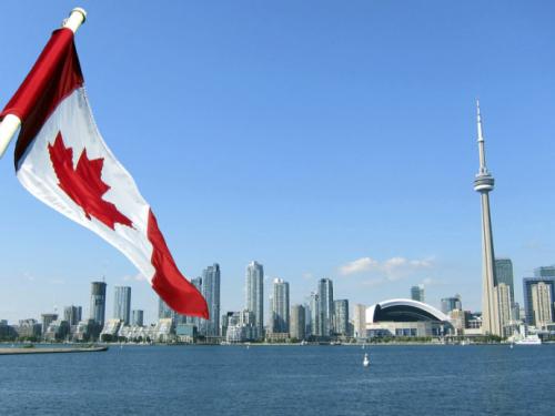加拿大“快速通道”移民创新高